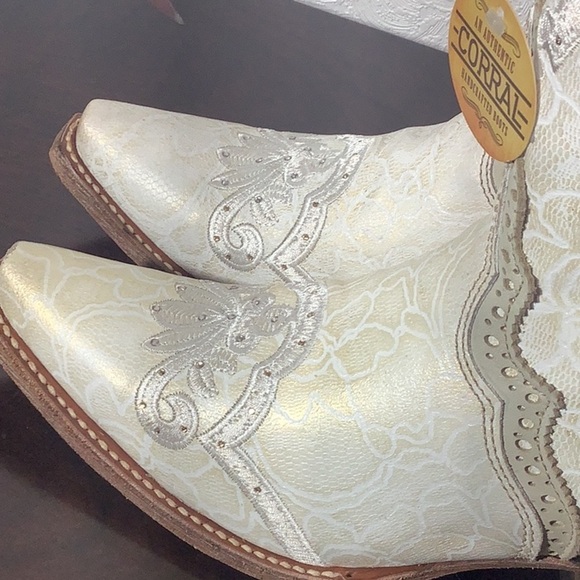 CORRAL NEW - Sz 8.5 - Swarovski sparkle dots - gold shimmer - floral pattern - Picture 3 of 15